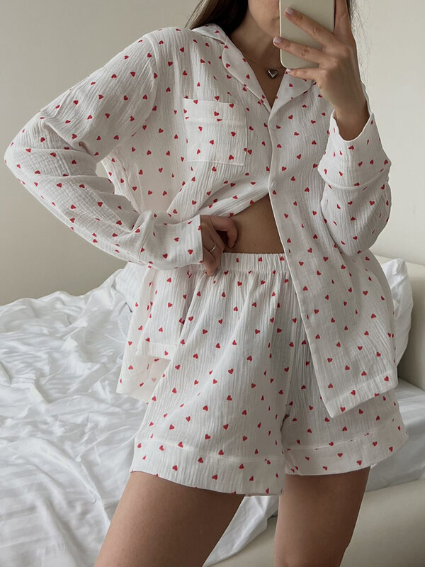 Conjunto de pijamas de 2 piezas para mujer, camisa de manga larga con estampado de corazón, botones, pantalones cortos de cintura alta elástica, ropa de estar por casa