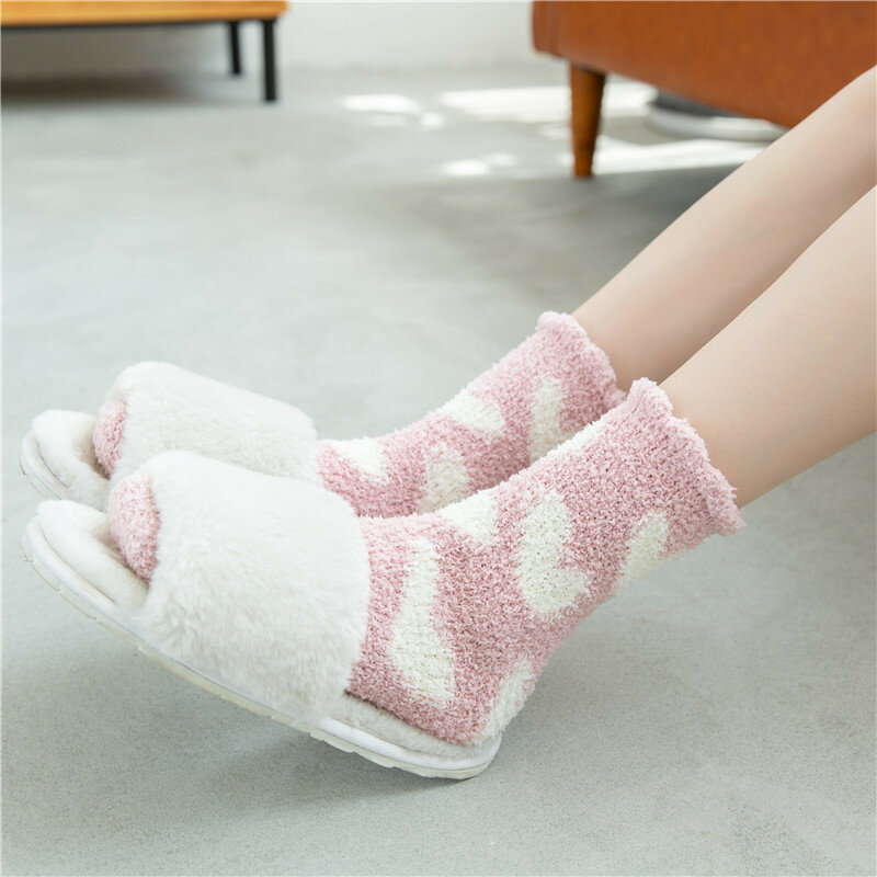 Meias de lã coral engrossa inverno para mulheres, meias de tubo médio quente, meias de algodão adorável coração, meias para dormir, meias fofas