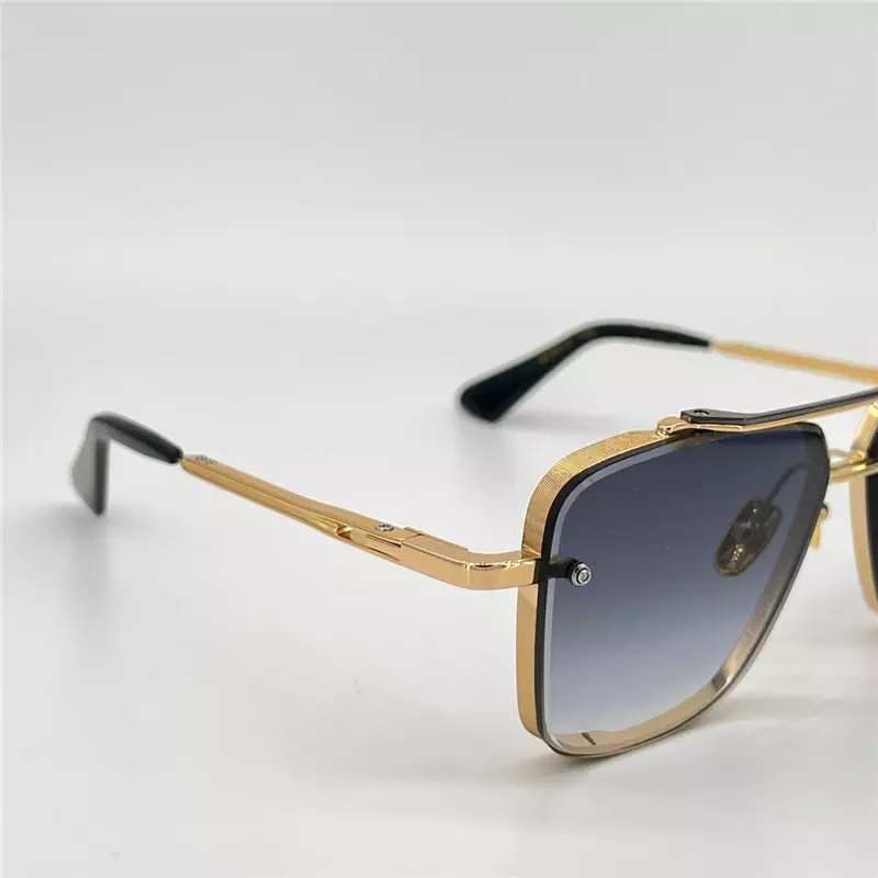 MC SIX Summer Sunglasses For Men and Women Style Anti-Ultraviolet Retro Plate Square Full Frame Eyeglasses Random Box