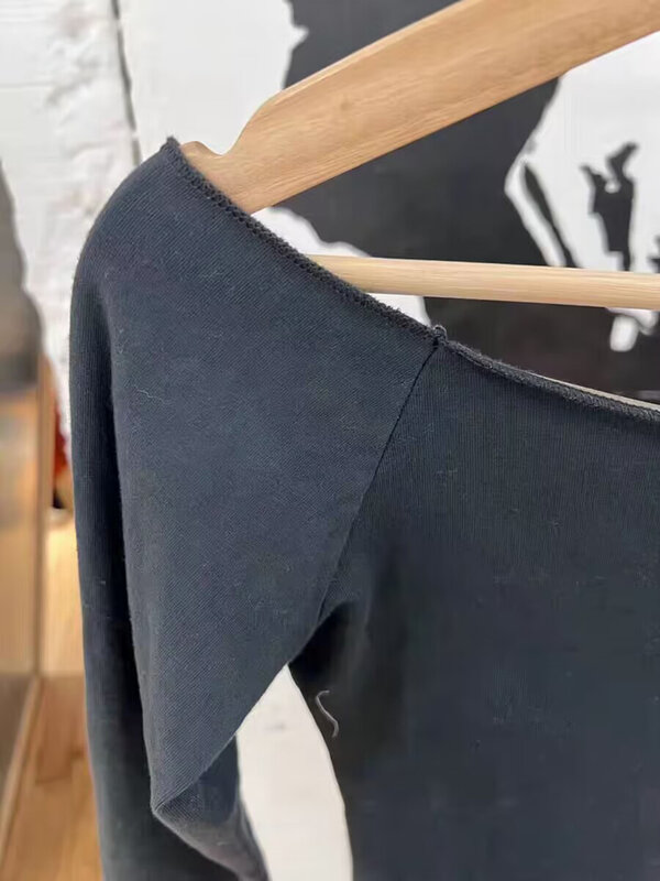 Baumwolle faltet schwarz Langarm Crop Top für Frau V-Ausschnitt Roll Saum schlank kurz geschnittenes T-Shirt Sommer lässig Vintage Basic T-Shirts