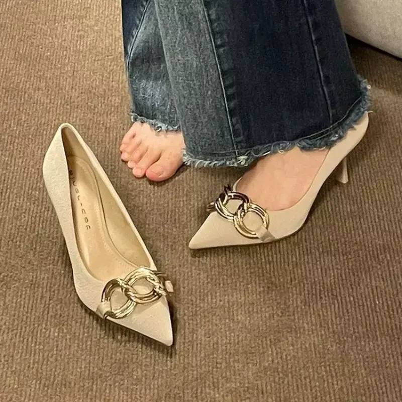 Scarpe da donna 2024 primavera nuova moda Slip-on tacchi alti scarpe a punta per le donne catena banchetto all'aperto donne tacchi alti