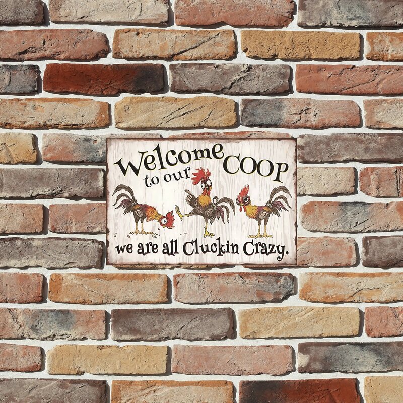 Retro benvenuto al nostro cartello in metallo, siamo tutti Cluckin Crazy Funny Poster targa, piatto di latta Vintage, decorazione di arte della parete di pollo della fattoria