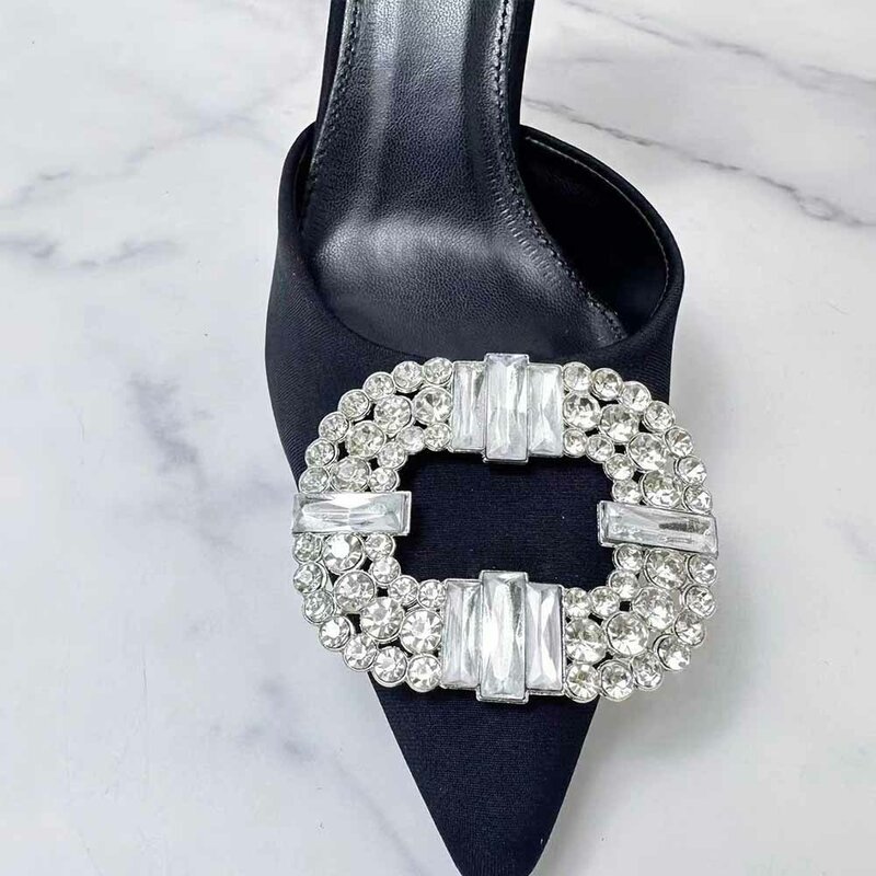 M sepatu wanita baru Baotou Stiletto sandal berlian imitasi persegi gesper sepatu tunggal runcing temperamen hak tinggi.