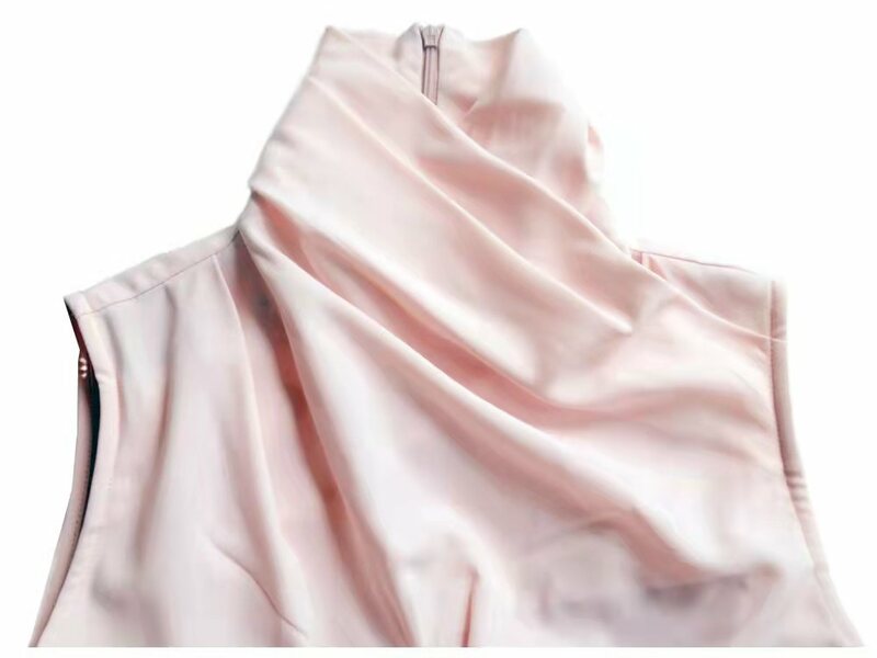 Vestido formal sin mangas con cuello fruncido de crepé rosa pálido de sastrería