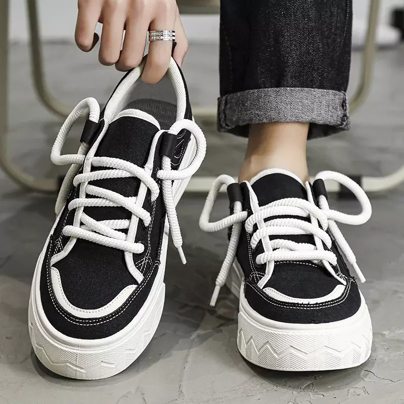 2024 scarpe di tela maschili Patchwork Sneakers da uomo stile coreano comode scarpe con plateau scarpe vulcanizzate stringate traspiranti da uomo
