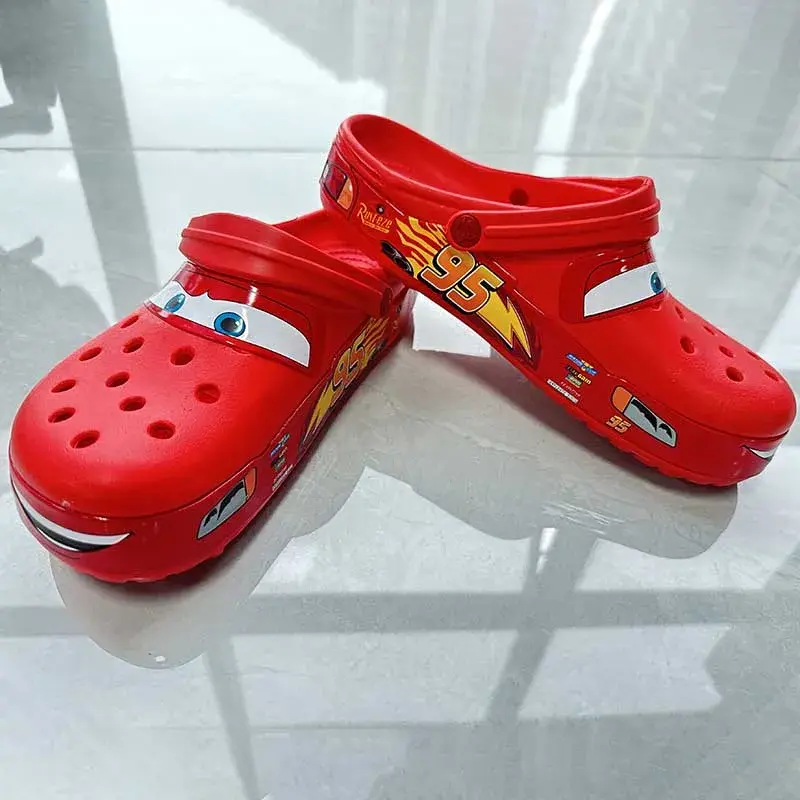 Sommer Hausschuhe Männer Disney Blitz McQueen Krokodile Mann Pixar wasserdicht Outdoor Strand Holey Schuhe Sandalen Frau Auto Flip Flops