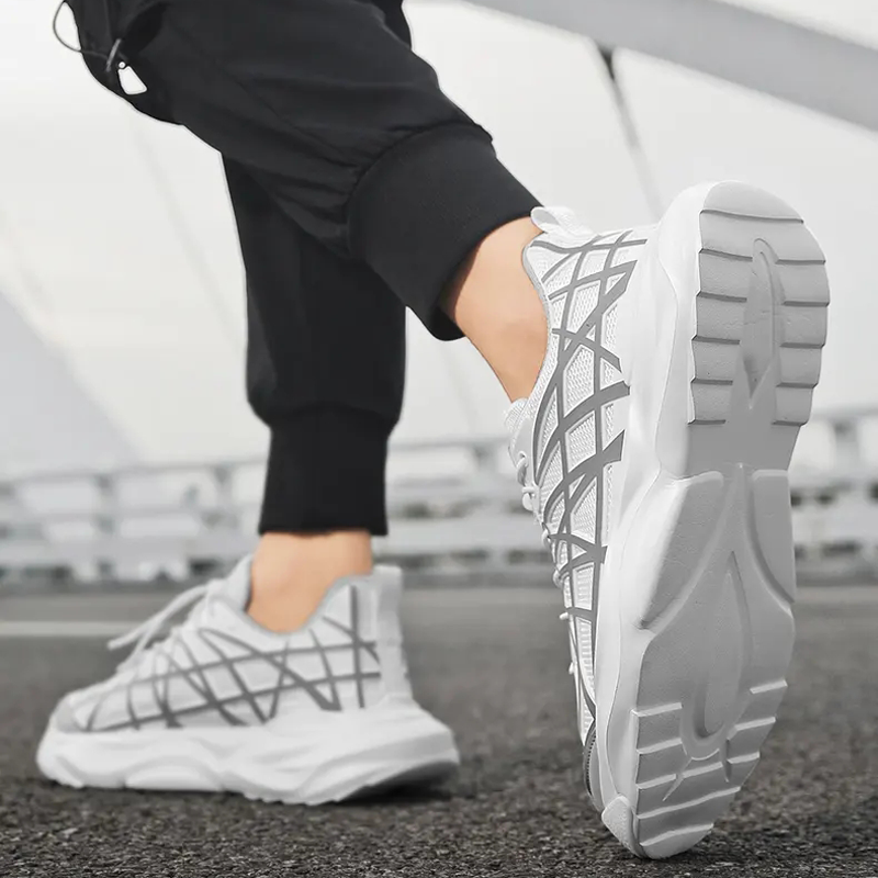 Scarpe sportive traspiranti in Mesh Low-top per uomo fascia elastica moda Casual scarpe da papà fondo spesso scarpe da ginnastica comode antiscivolo