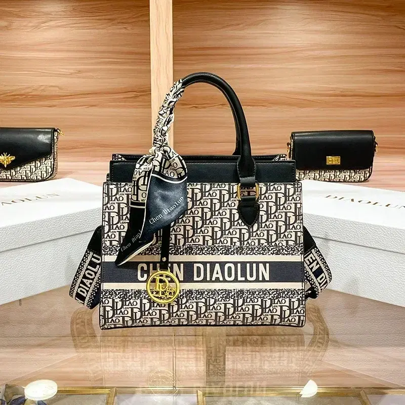 Famous Designer Luxury Brand Embroidery Letter Shoulder Messenger Bag High Quality Women Handbag Large Capacity Casual Totes Bag