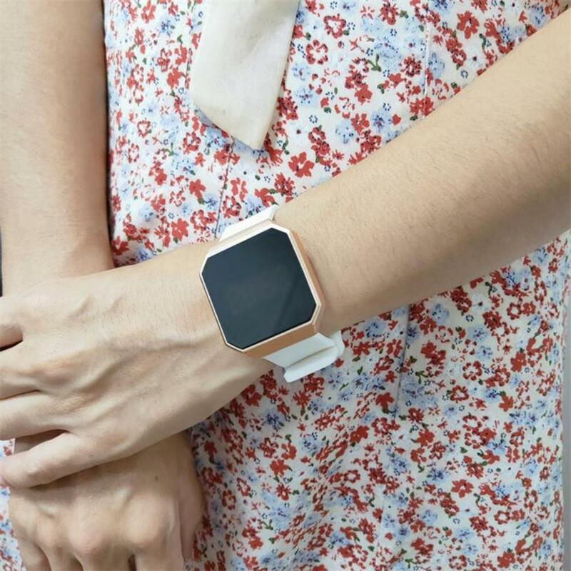 Jam tangan elektronik pria dan wanita, arloji Digital LED bercahaya kontrol sentuh kotak besar, tampilan Digital untuk Fitness