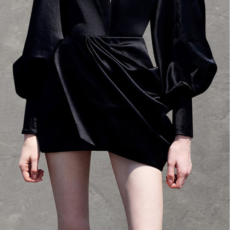 فانوس كم مثير فستان بفتحة عنق على شكل v أسود ريترو فستان الأوروبية والأمريكية نمط المنصة موضة الربيع والخريف نماذج
