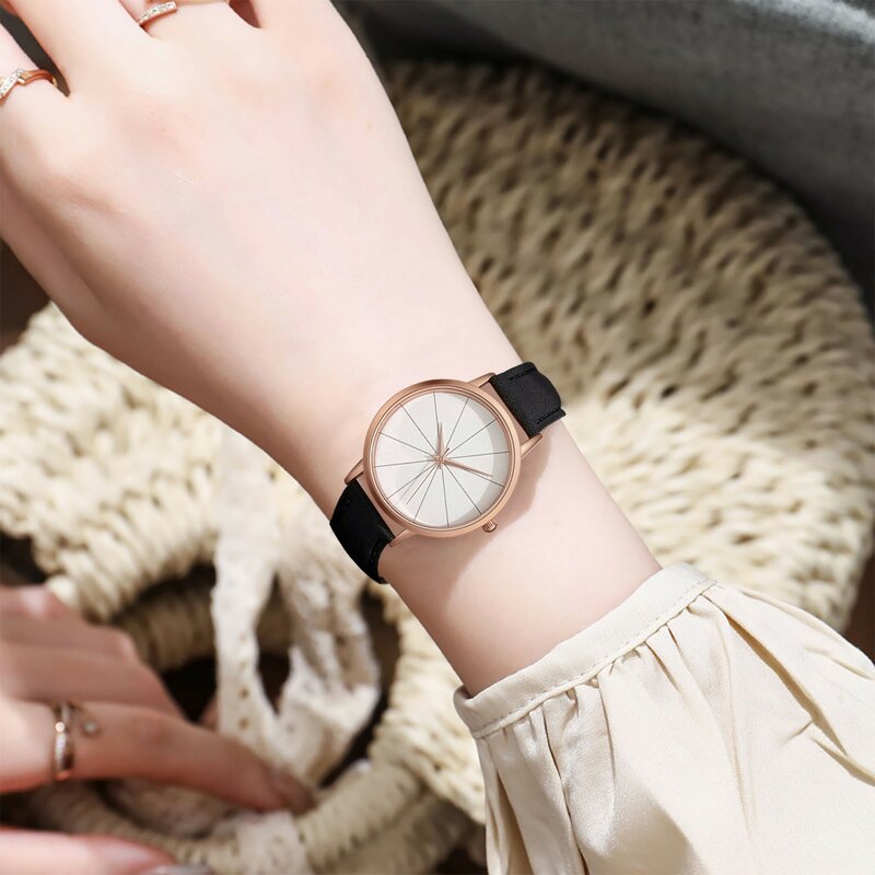 女性のためのシンプルなスタイルのクォーツ腕時計、絶妙なレザーベルトウォッチ、時計