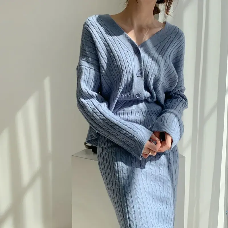 Frauen Vollarm Mäntel koreanische Pullover V-Ausschnitt Strickjacke lose zweiteilige Sets solide gestrickte Paket Hüftrock Set 2024 Herbst