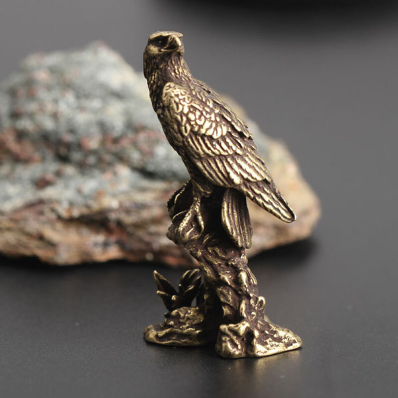 Ornement d'aigle fait à la main, oiseau en cuivre vintage, petit et mignon, décor d'animal de bureau, artisanat antique
