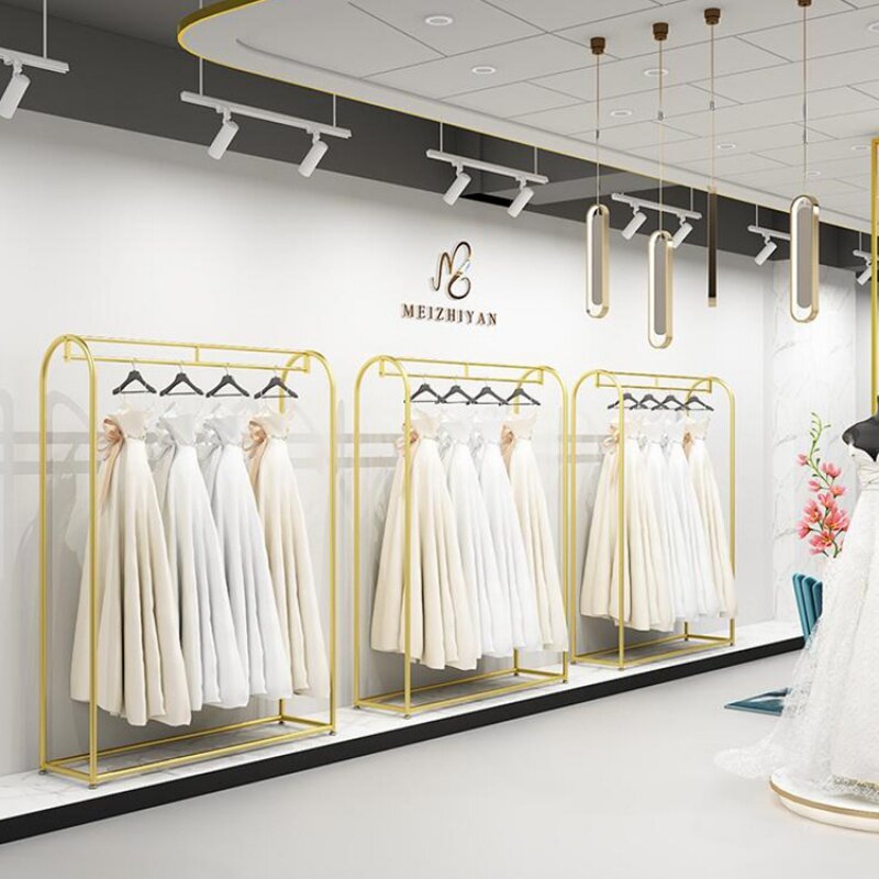 Estante de exhibición de ropa de boutique, nuevo diseño personalizado, dorado