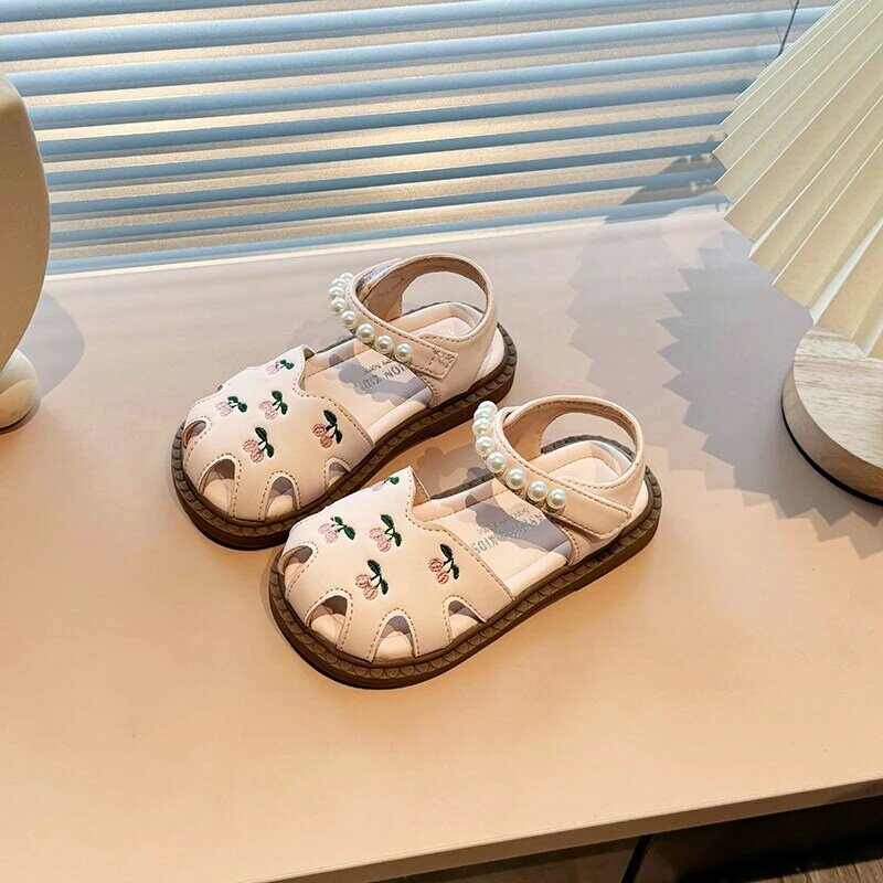 Buty dziewczęce buty małej księżniczki 2024 nowe dziecięce Baotou miękka podeszwa damskie skarb miękka podeszwa modne sandały DDY8802