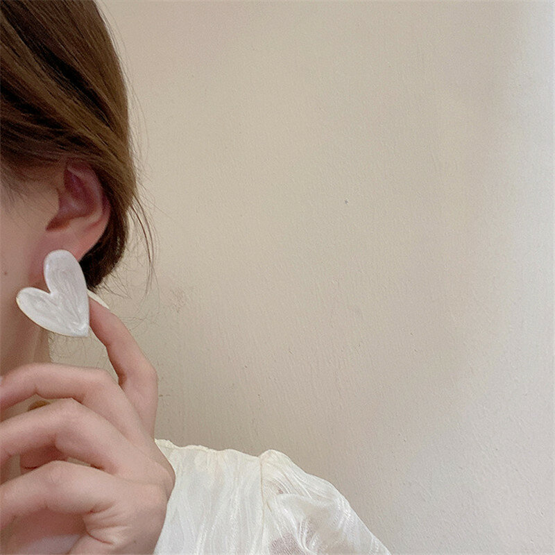 Kolor biały duże kolczyki w kształcie serca dla kobiet dziewczyna koreańska miłość upuść glazury estetyczne codzienne życie minimalistyczna biżuteria przekłuwania ucha