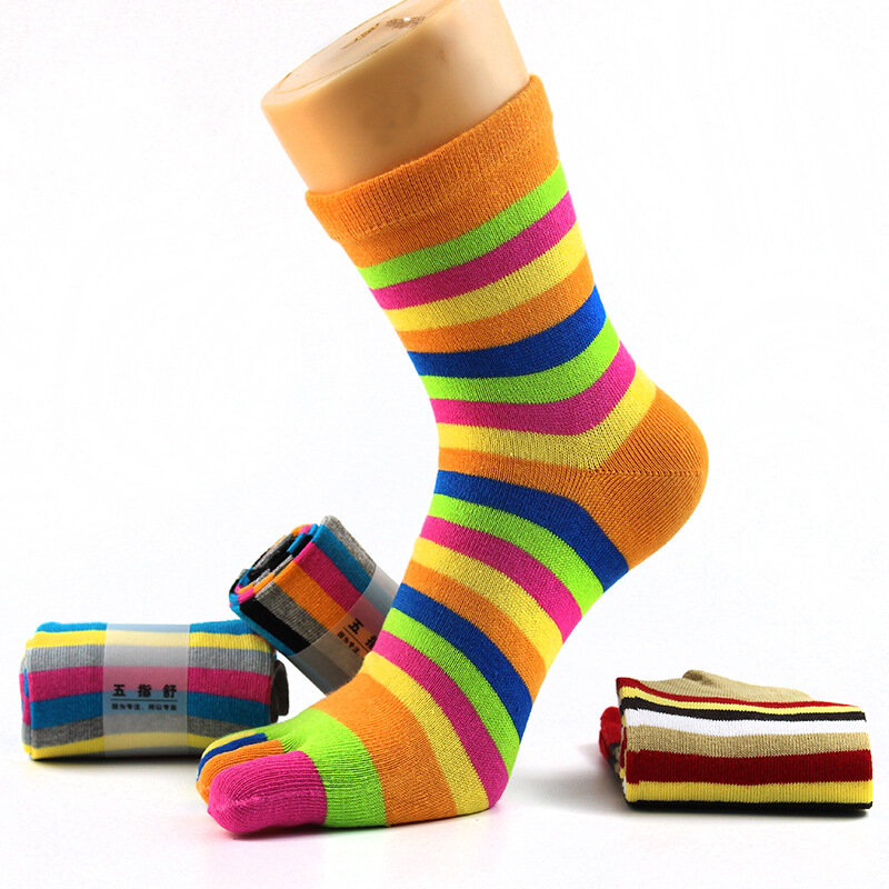 Meias de tubo médio arco-íris 5 dedos para mulheres, algodão, listrado, moda colorida, jovem, absorvente de suor, meias Happy Toe, 5 pares por lote
