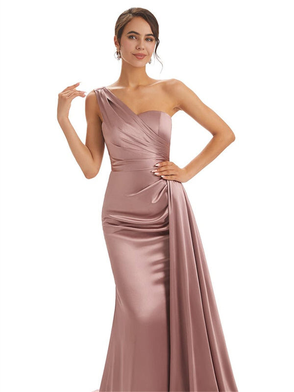 2024 Women's One-shoulder Satin Mermaid Bridesmaid Dresses Backless Pleated Sleeveless Split Long Ruched Formal Prom Gowns