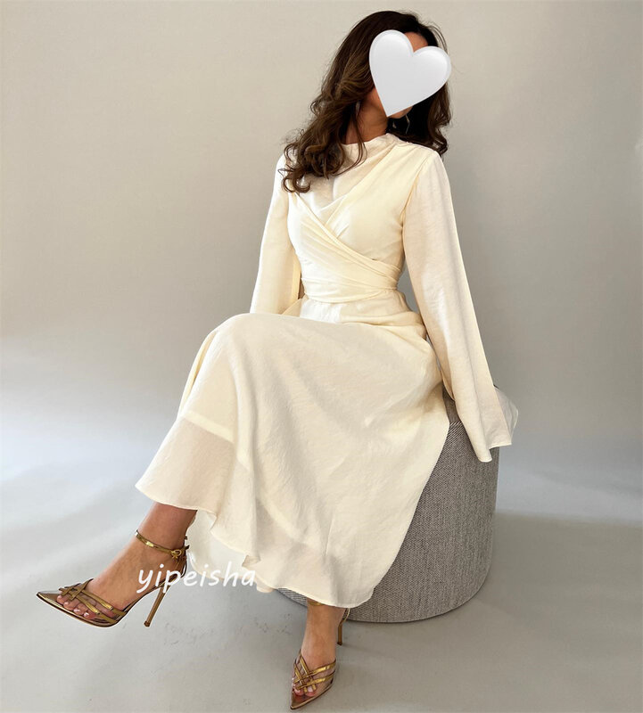 Платье для выпускного вечера из Саудовской Аравии, атласное блестящее платье-трапеция с перекрещивающимися линиями на выпускной, платье средней длины с высоким воротником на заказ