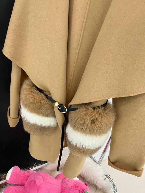 Женское шерстяное пальто средней длины, с большими лацканами и карманами из лисьего меха