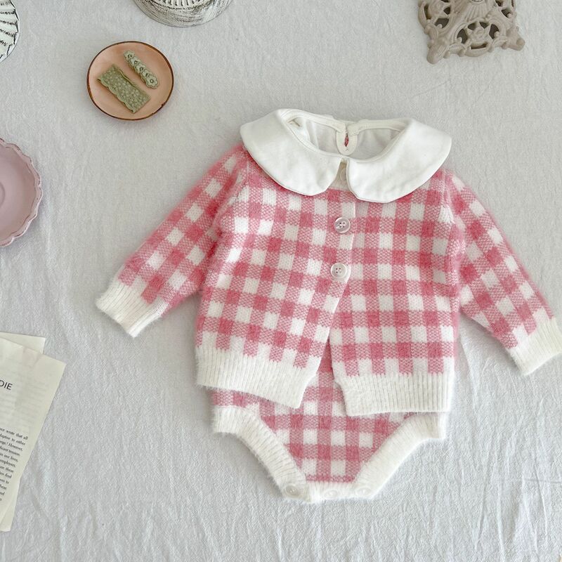 2022 dreiteiliges Baby warmes süßes Plaid mantel Baby kleidung mit Knopf weißen Oberteilen Baby kostüm