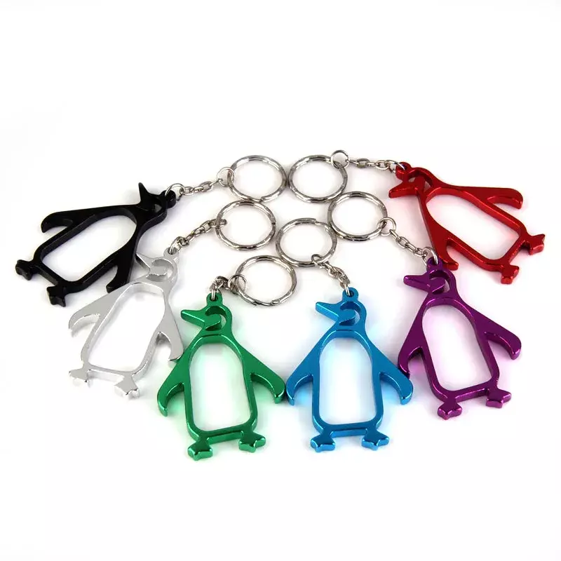 Lotto 10 pezzi gadget divertenti apribottiglie a forma di pinguino apribottiglie in lega di alluminio portachiavi strumenti da campeggio all'aperto