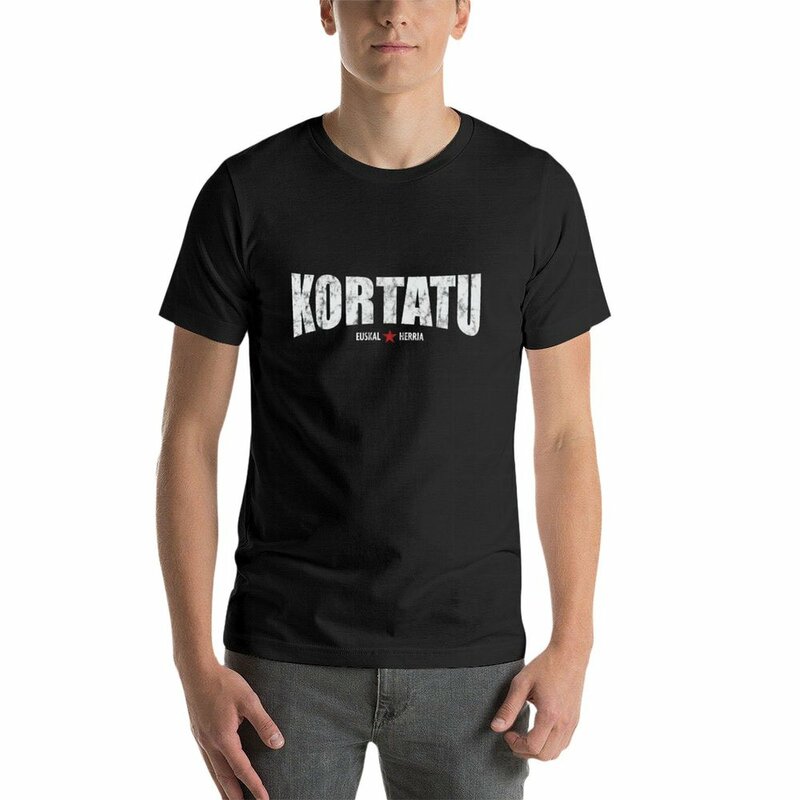 Kortatu-camiseta negra kawaii para hombre, ropa de manga corta, camisetas vintage