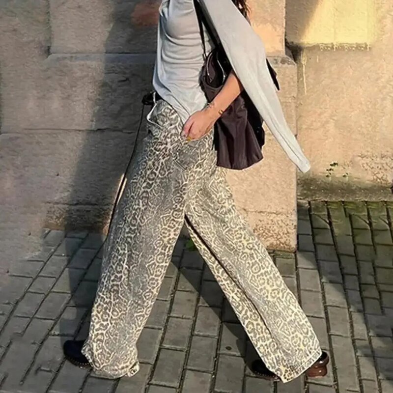 Unisex Jeans Leopard Print Wide Leg Jeans for Women Men Retro Streetwear Denim Trousers with Hop Pockets Zipper Closure Hop