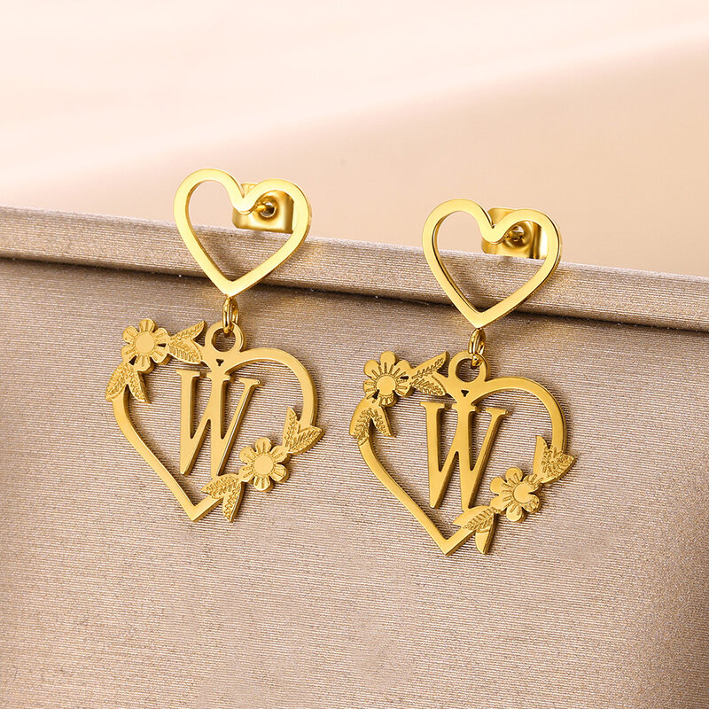 Kwiatowe kolczyki dla kobiet złoty kolor ze stali nierdzewnej serca listu kolczyk alfabet biżuteria Piercing akcesoria do uszu prezent