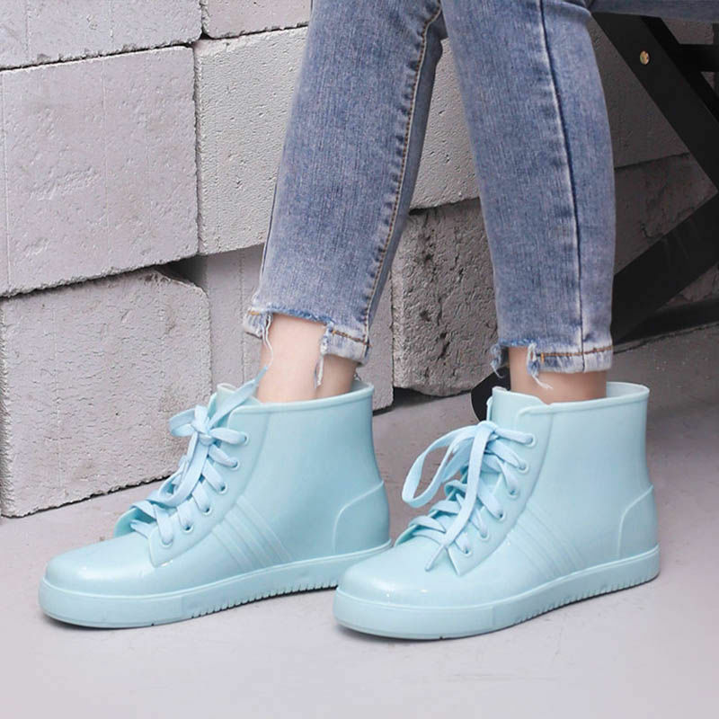 Botas impermeáveis em PVC com renda para mulheres e meninas, botas de chuva azul claro, sapatos de água estilo Oxfords, galochas verdes, moda