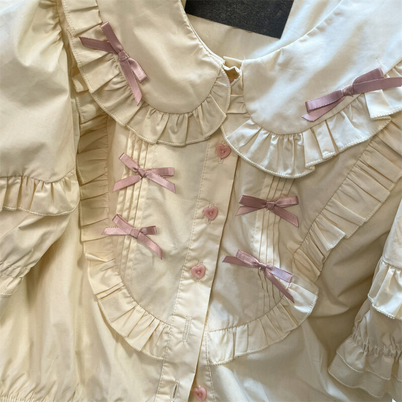 Francuskie bluzki w stylu Vintage słodkie Lolita Kawaii z marszczonych kokardkami kołnierz piotruś Pan z krótkim rękawem damskie letnie styl Preppy koszula z guzikami