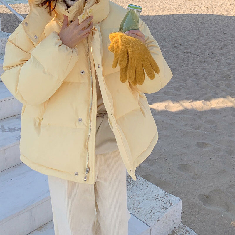 Puchowa kurtka bawełniana, damska krótka, mała figura, 2023 zimowa nowa kremowy żółty pikowana kurtka z kapturem, bawełniana kurtka, trend studencki