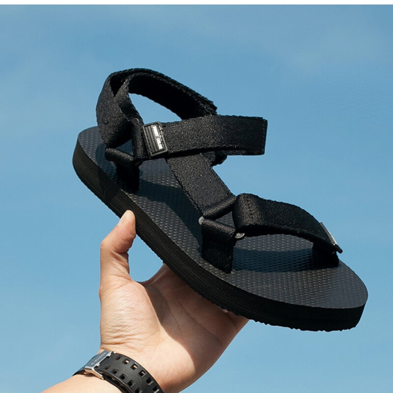 Sandal pria kasual modis sepatu musim panas nyaman sepatu olahraga luar ruangan sandal liburan pantai 2023 sandal kasual pria baru