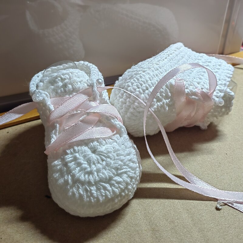Sepatu bayi baru lahir, sepatu bayi usia 0-1 tahun, sepatu buatan tangan, sepatu wol rajut, kaus kaki rambut, kaus kaki bordir kartun Bbaby, jalan pertama