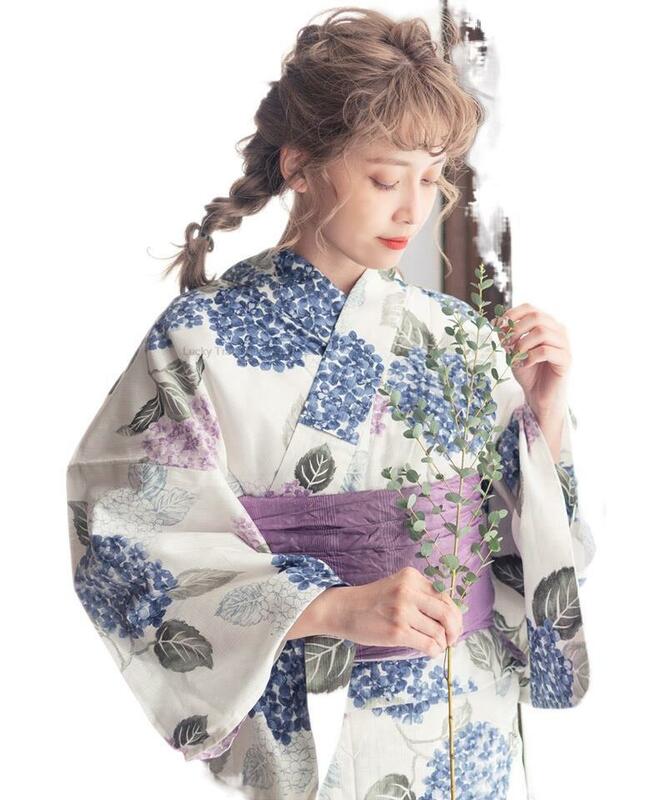 日本の着物バスローブ女性のお祭りの花柄着物旅行写真着物日本の着物