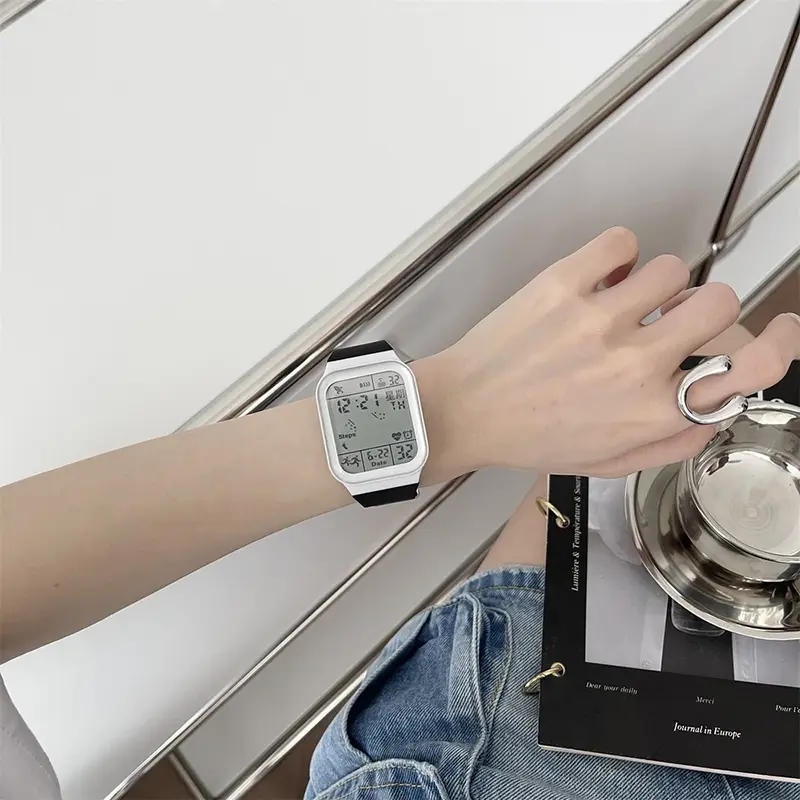 Nuovo orologio elettronico sportivo astronauta per bambini marchio di moda per studenti orologio da polso digitale luminoso impermeabile orologio da polso per bambini regalo