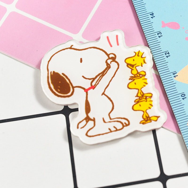 Kawaii Snoopy Plushie Cartoon Cute Dolls, broche acrílico, insignia, accesorio de bricolaje, parche, Anime, juguetes de peluche para niña, regalo de cumpleaños