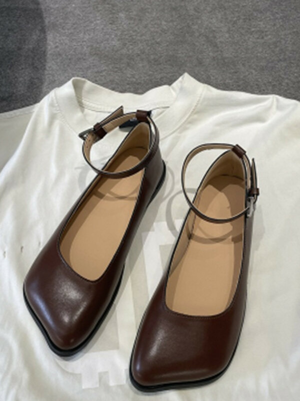 Sapato feminino com sola plana Mary Jane, cabeça quadrada, boca rasa, confortável sapato de estudante, novo para primavera e verão, 2024