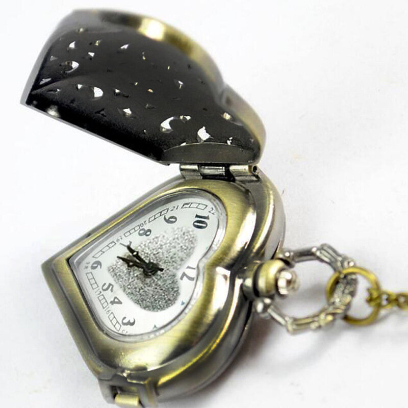 Vintage Quartz Relógio de bolso para homens e mulheres, Esqueleto Coração Oco, Corrente Fob, Relógio Colar Pingente, Presentes de Senhoras, Presente