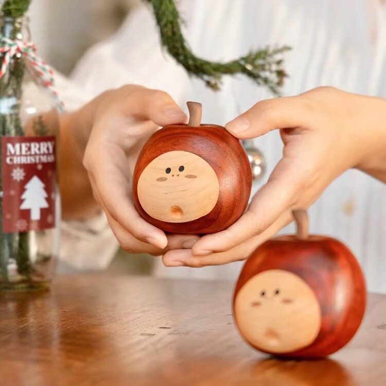 Adorno de manzana roja en miniatura, accesorio de oficina tallado en madera, Interior de coche, regalo para niños, regalo de Nochebuena