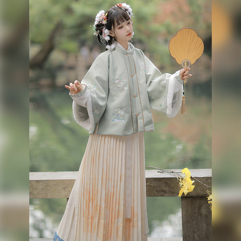 女性のための伝統的な中国の漢服のドレス,花の刺繍が施された服のセット,新しい年と秋のコレクション2023