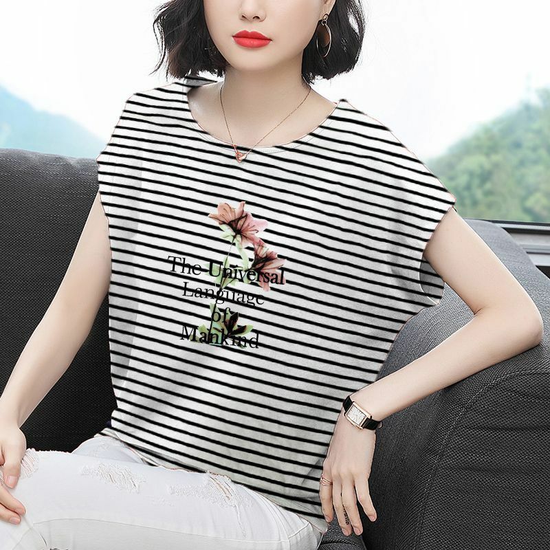 Modna koszulka z okrągłym dekoltem i nadrukiem w paski odzież damska 2024 letnie nowe luźne swetry rękaw w kształcie skrzydła nietoperza koreańska koszulka