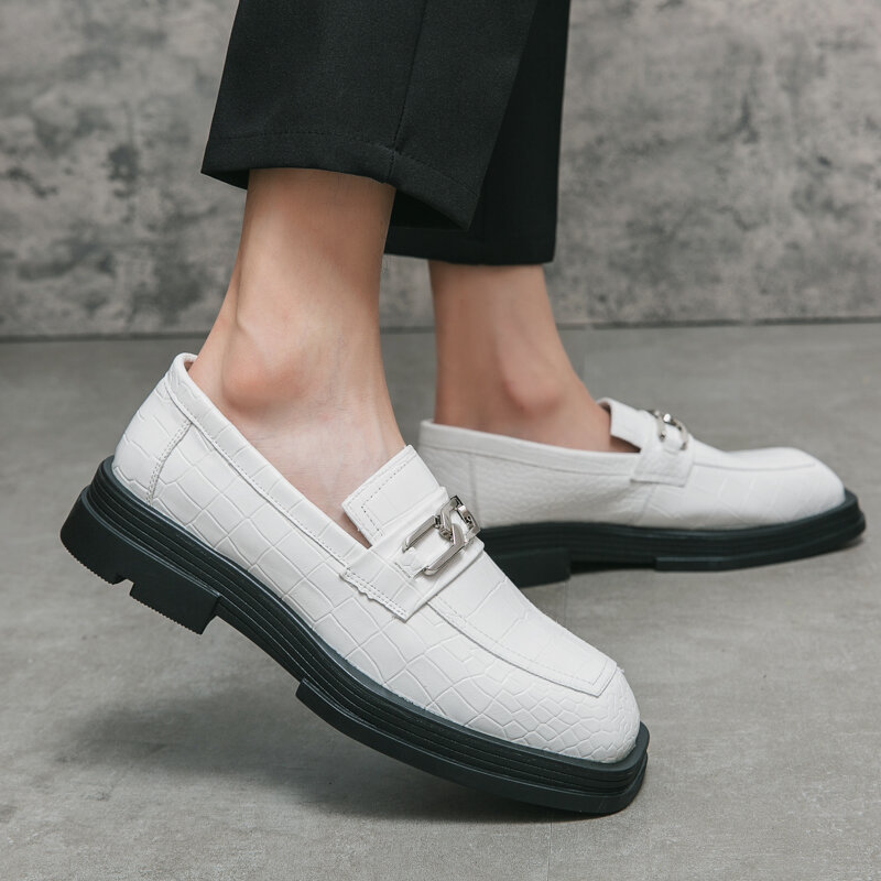 Sepatu pantofel bisnis santai kulit pria putih penjualan laris sepatu pesta dan kantor luar ruangan gaya desainer trendi baru