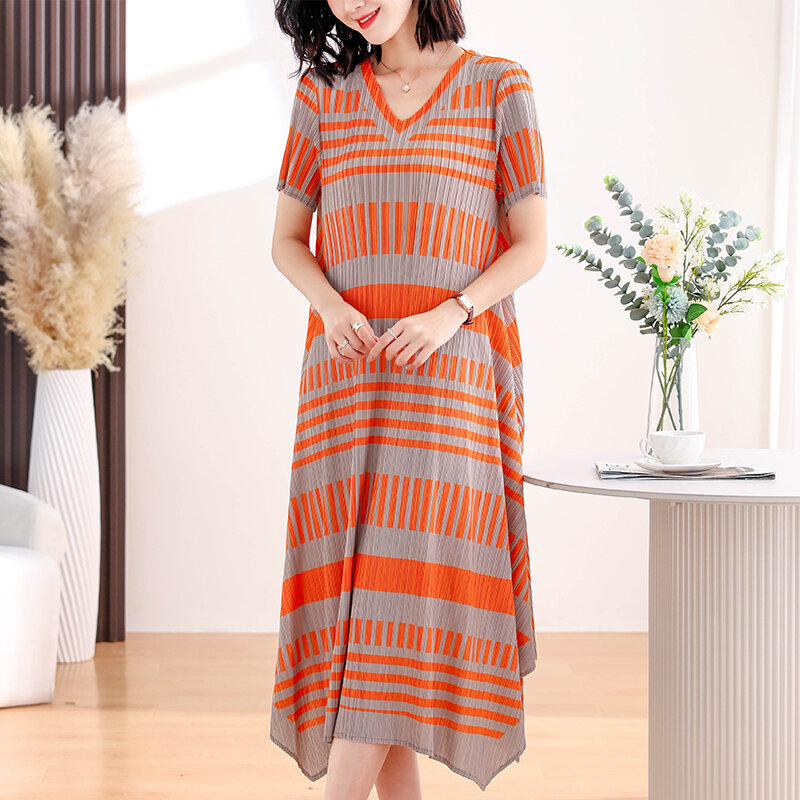 Sanzhai Pleated Magic Dress 2024 Summer Short sleeved V-neck Short sleeved Striped Print Super Slim Fit Pullover Midlength Dress