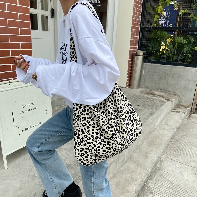 Tas kurir motif macan tutul kecil, tas kurir, tas bahu tunggal, tas kanvas motif macan tutul kecil, tas Modern gaya Jepang dan Korea untuk pelajar wanita