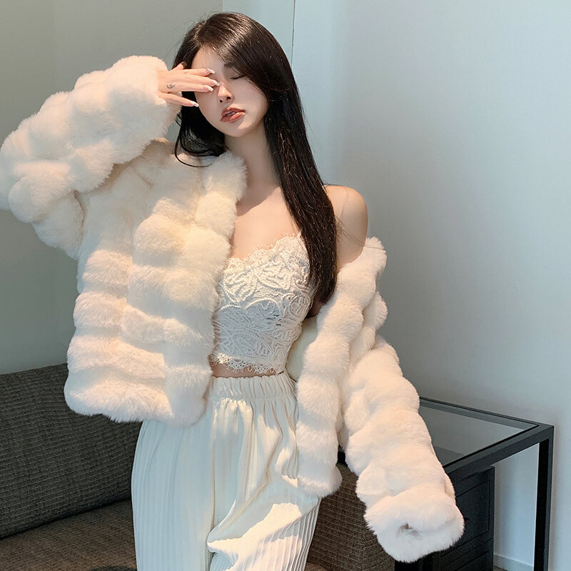 เสื้อโค้ทขนสัตว์เทียมสีขาวสำหรับผู้หญิง, ใหม่เสื้อโค้ทแจ็คเก็ตฤดูหนาวครอปแขนยาว MODE Korea อบอุ่นทรงหลวม2023