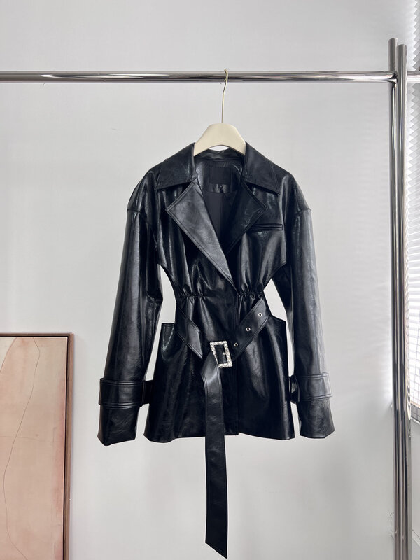 Mantel angin kulit wanita, pakaian wanita desain mode pinggang hitam rasa desain berongga tekstur 2023 musim dingin 1106