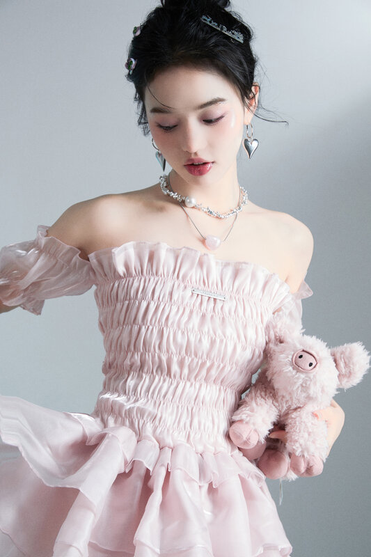 하이 퀄리티 "살짝 스모크 로즈" 핑크 소녀, 레트로 부드러운 스트랩리스 원피스 디자인 느낌, 푹신한 짧은 드레스, 인기 판매