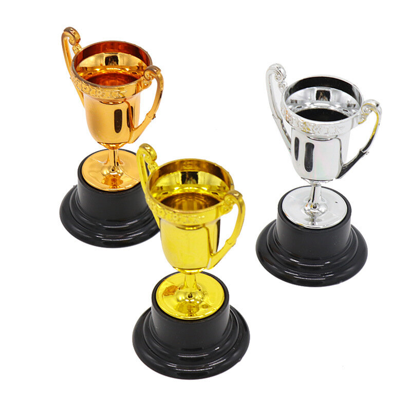 3 buah kompetisi olahraga siswa Piala Penghargaan cangkir emas mainan hadiah anak-anak Mini plastik dengan dasar hadiah liburan permainan pesta