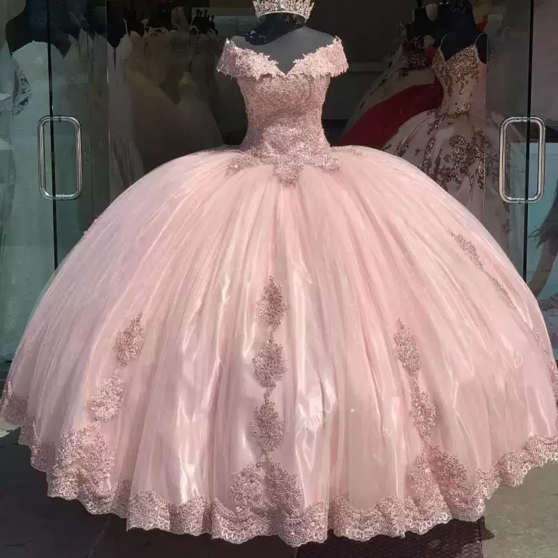 Różowe sukienki Quinceanera z odkrytymi ramionami 15 koronka aplikacja z koralików suknie urodzinowe tiulowe kopciuszki